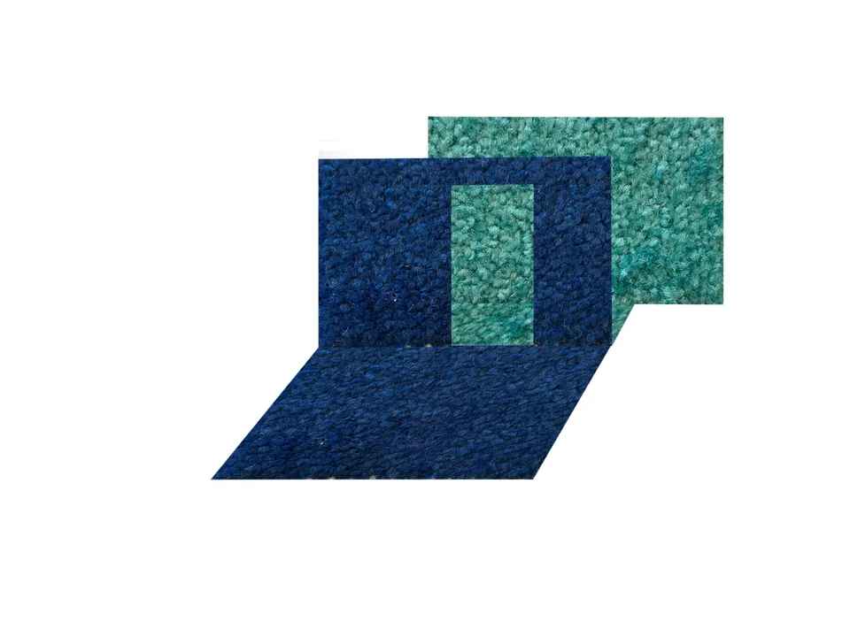 A project layout shows a blue wall with a doorway, a green wall behind it and a matching blue floor.